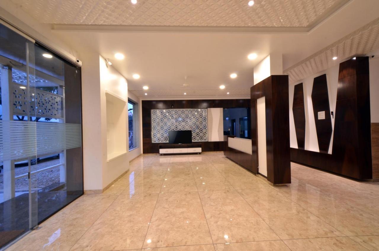 Hotel Dwarka Park Shirdi Bagian luar foto